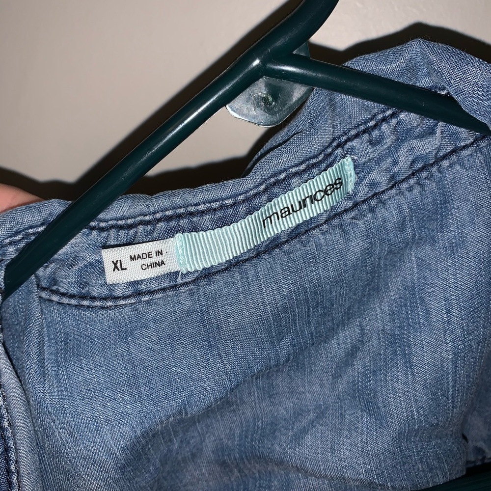 Button down - Picture 3 of 4